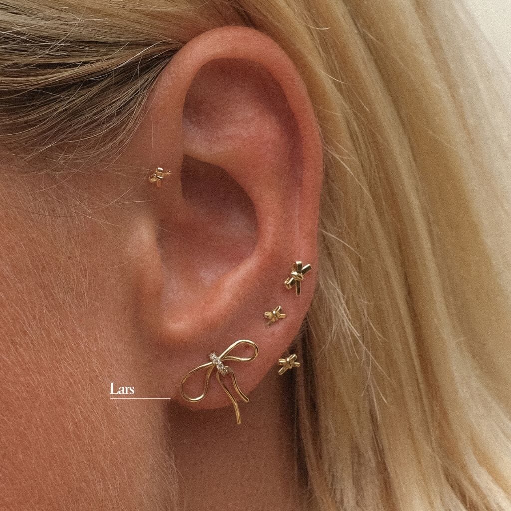 Lars bow stud earrings