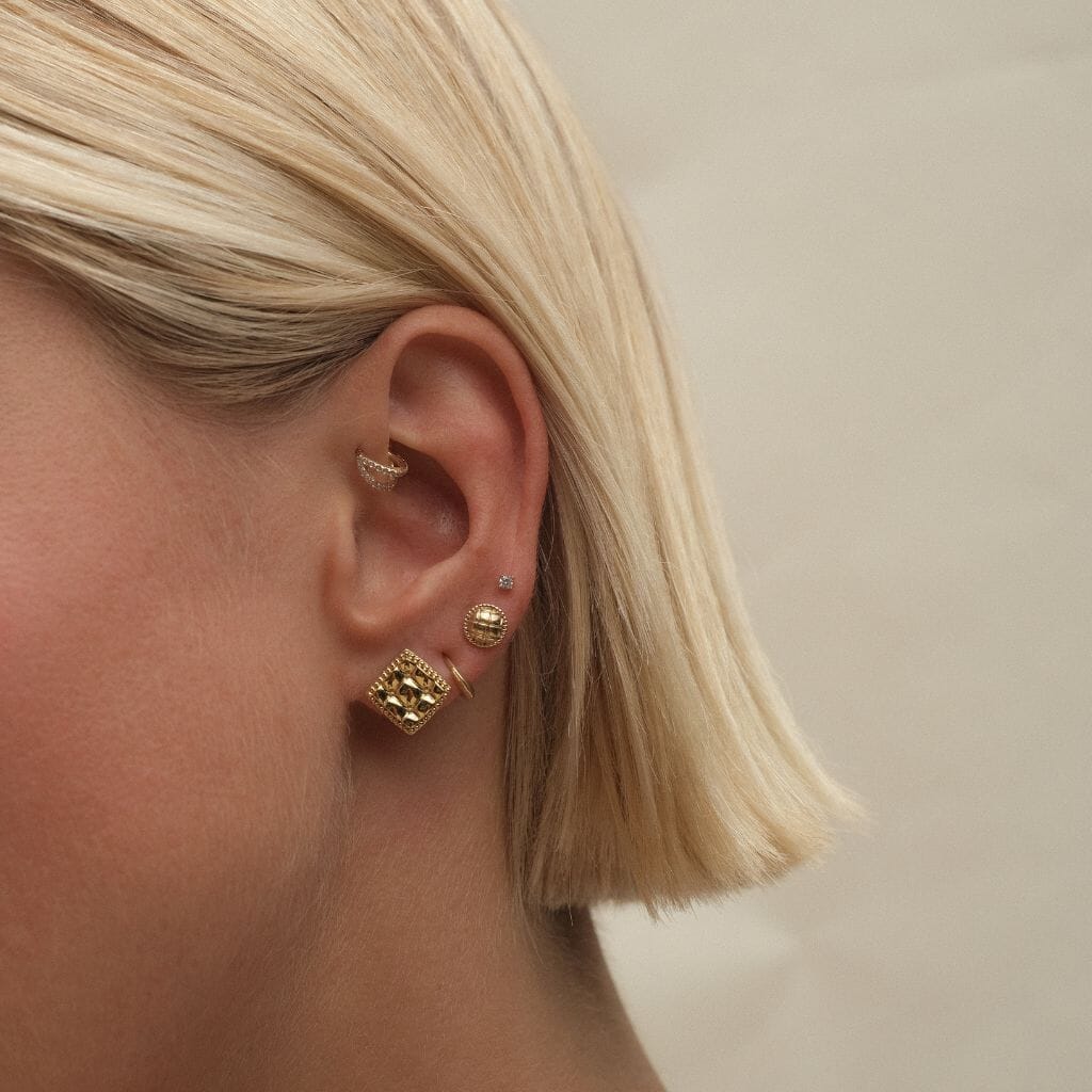 Tony diamond quilted huggie earrings